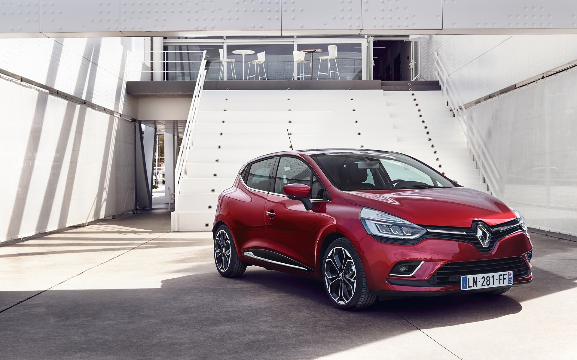 Τα Twingo και Clio με πλουσιότερο εξοπλισμό και χαμηλότερη τιμή