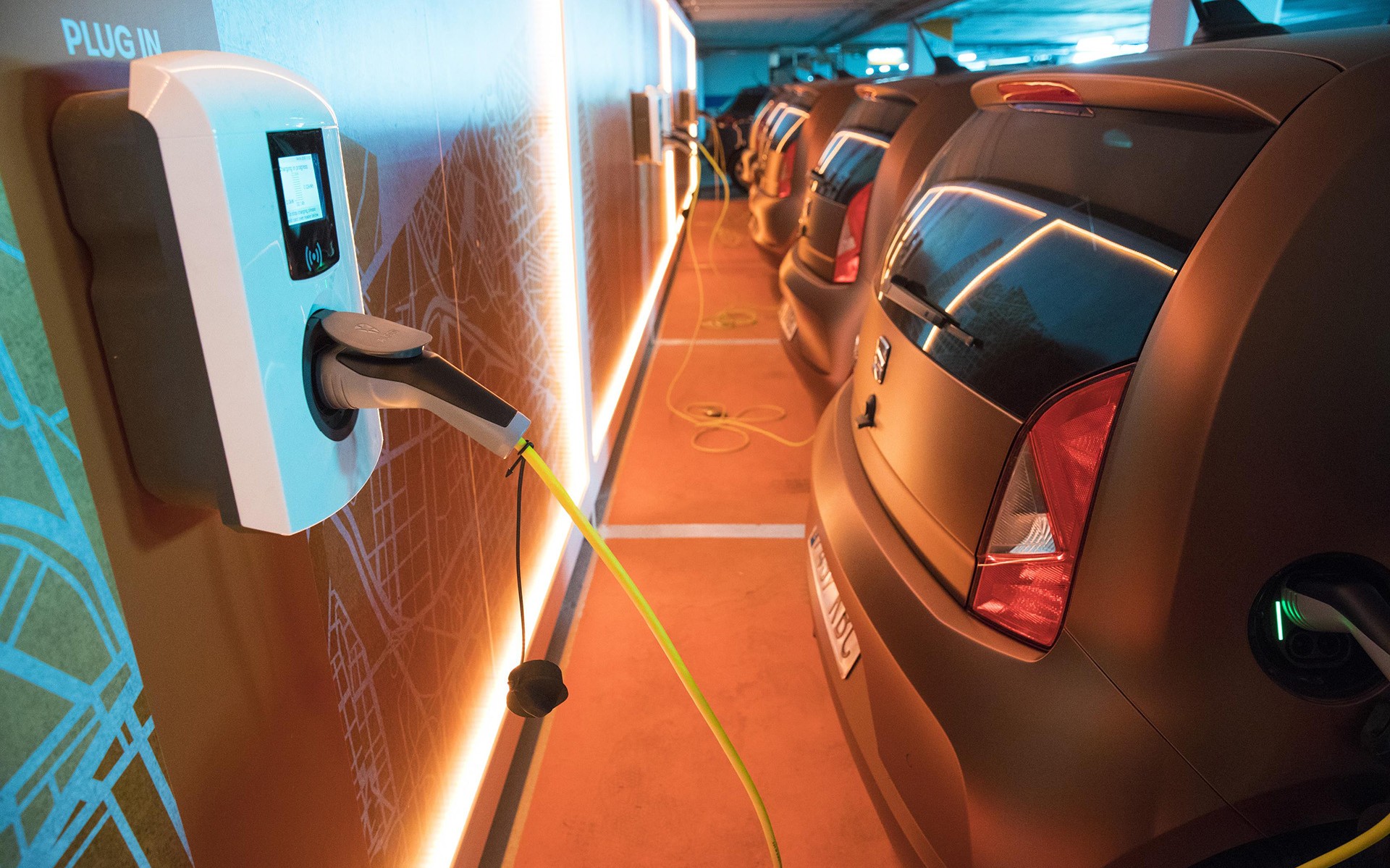 Στόλος από ηλεκτρικά Seat Mii στη Βαρκελώνη (vid)