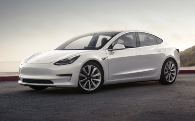 Το προσιτό Tesla είναι “πιο γρήγορο και από BMW M3”