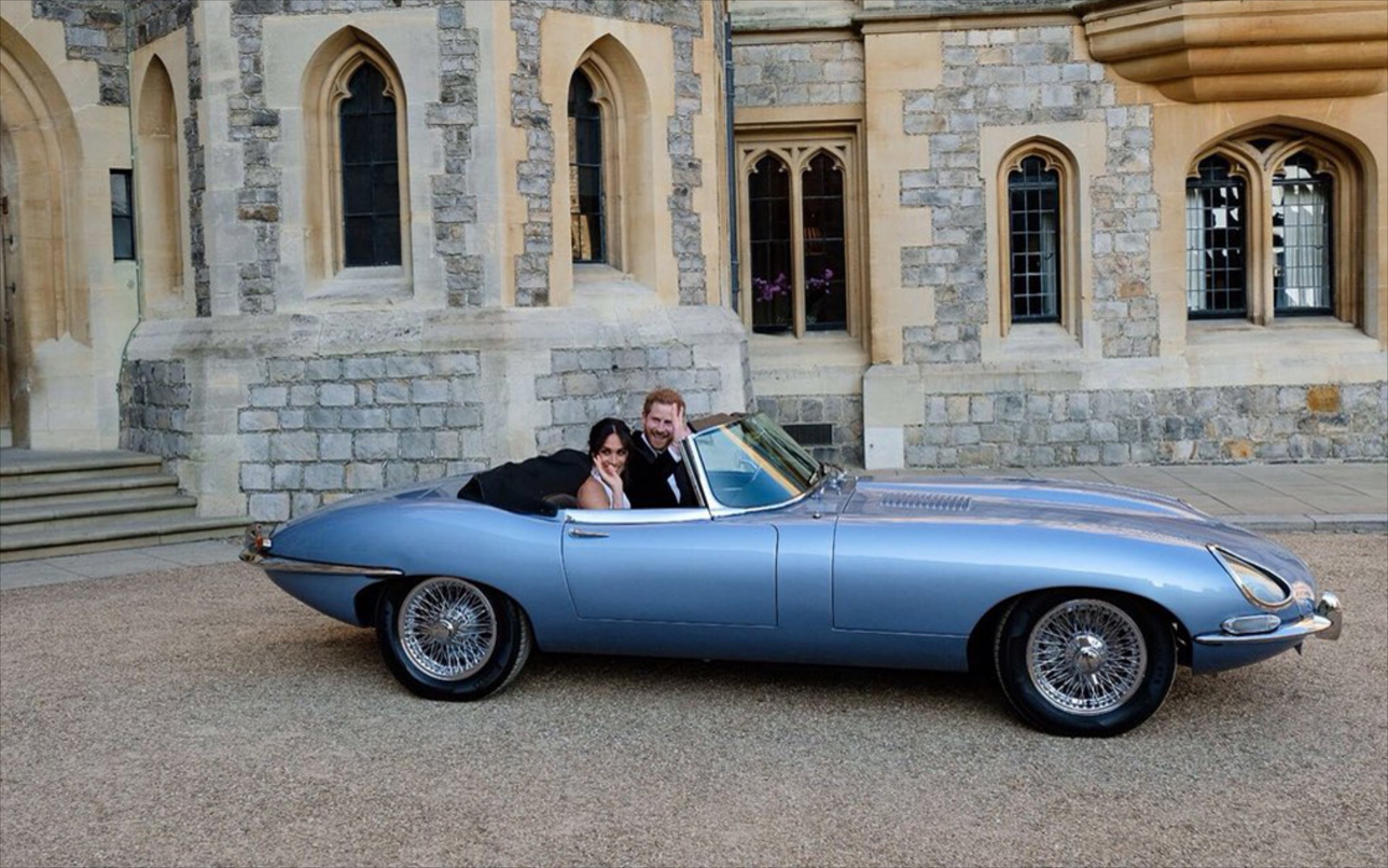 Με ηλεκτρική Jaguar του '68 ο Harry και η Meghan (vid)