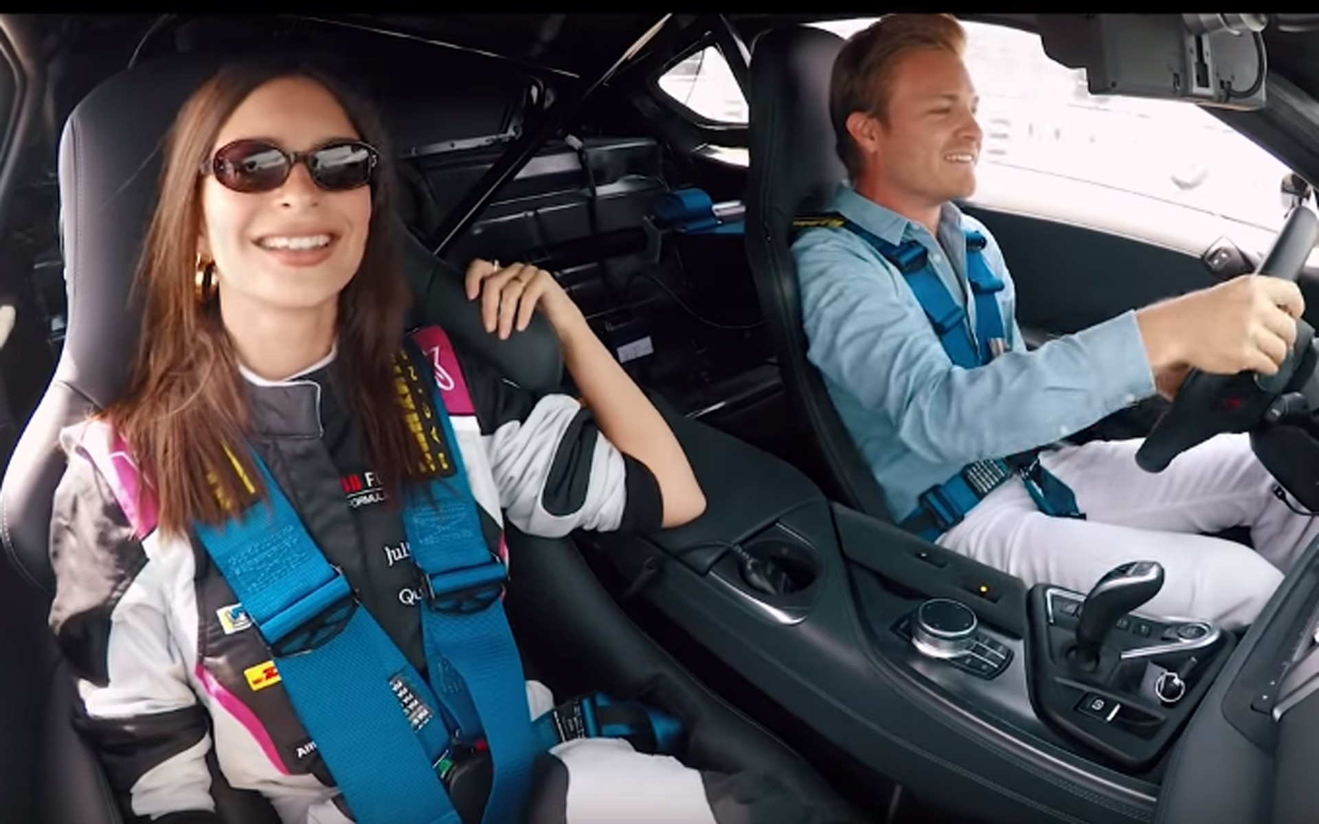 O N.Rosberg πάει βόλτα την E.Ratajkowski με το BMW i8 (video)