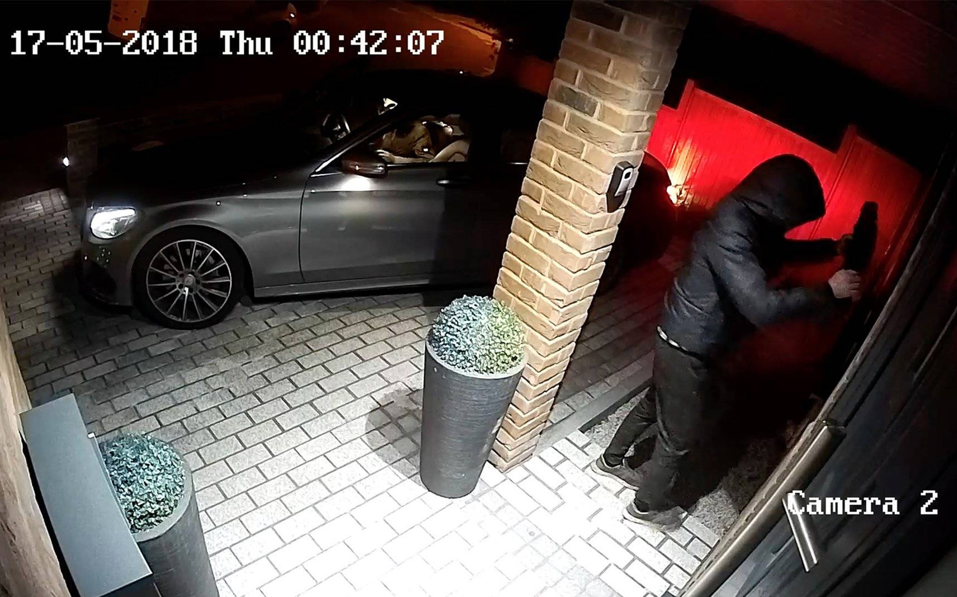 Νέα κλοπή αυτοκινήτου με αναμεταδότη σήματος! (vid)