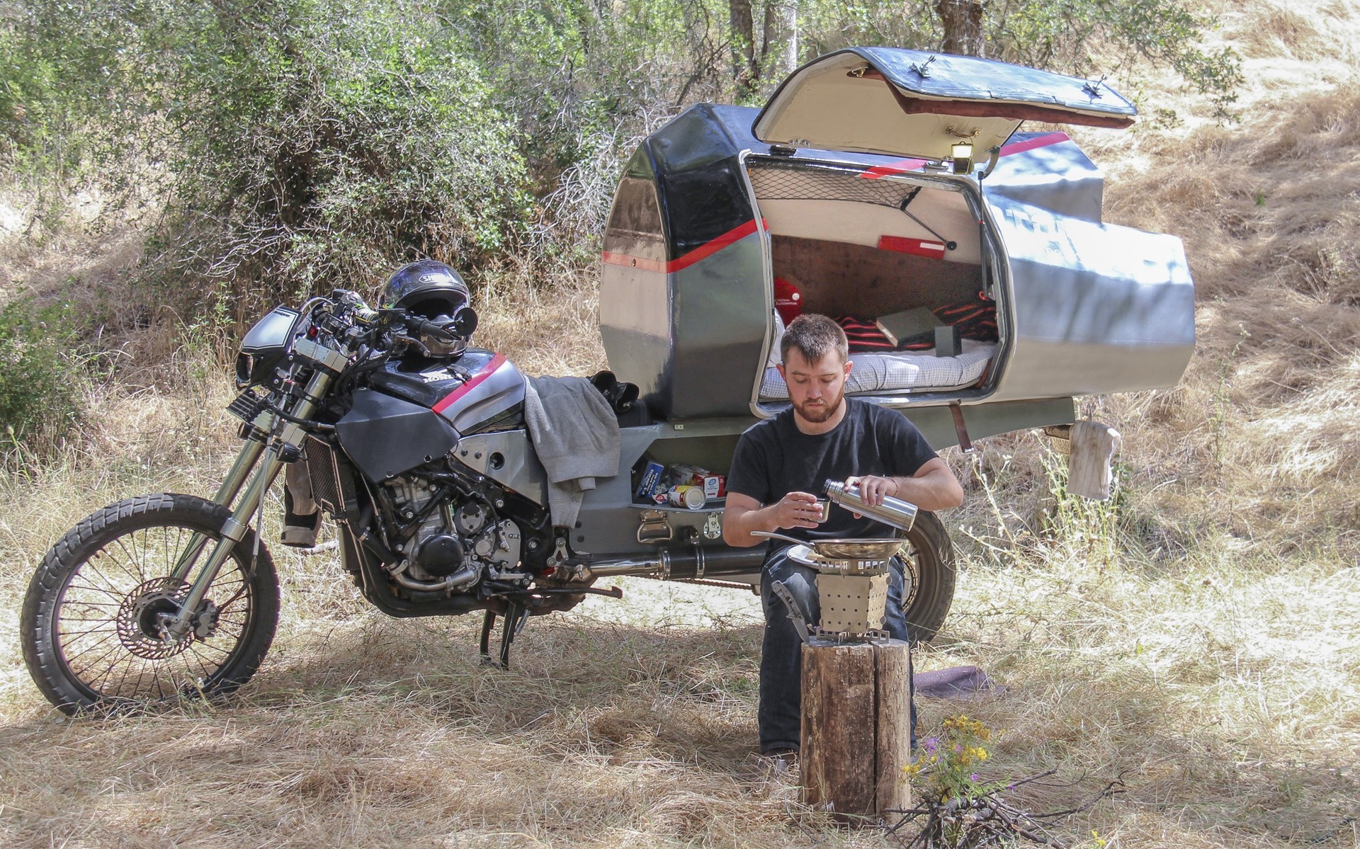 Μοτοσικλέτα - τροχόσπιτο! (vid)