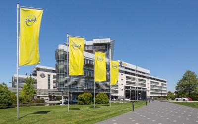 Ένας χρόνος μαζί: Opel - Peugeot - Citroen