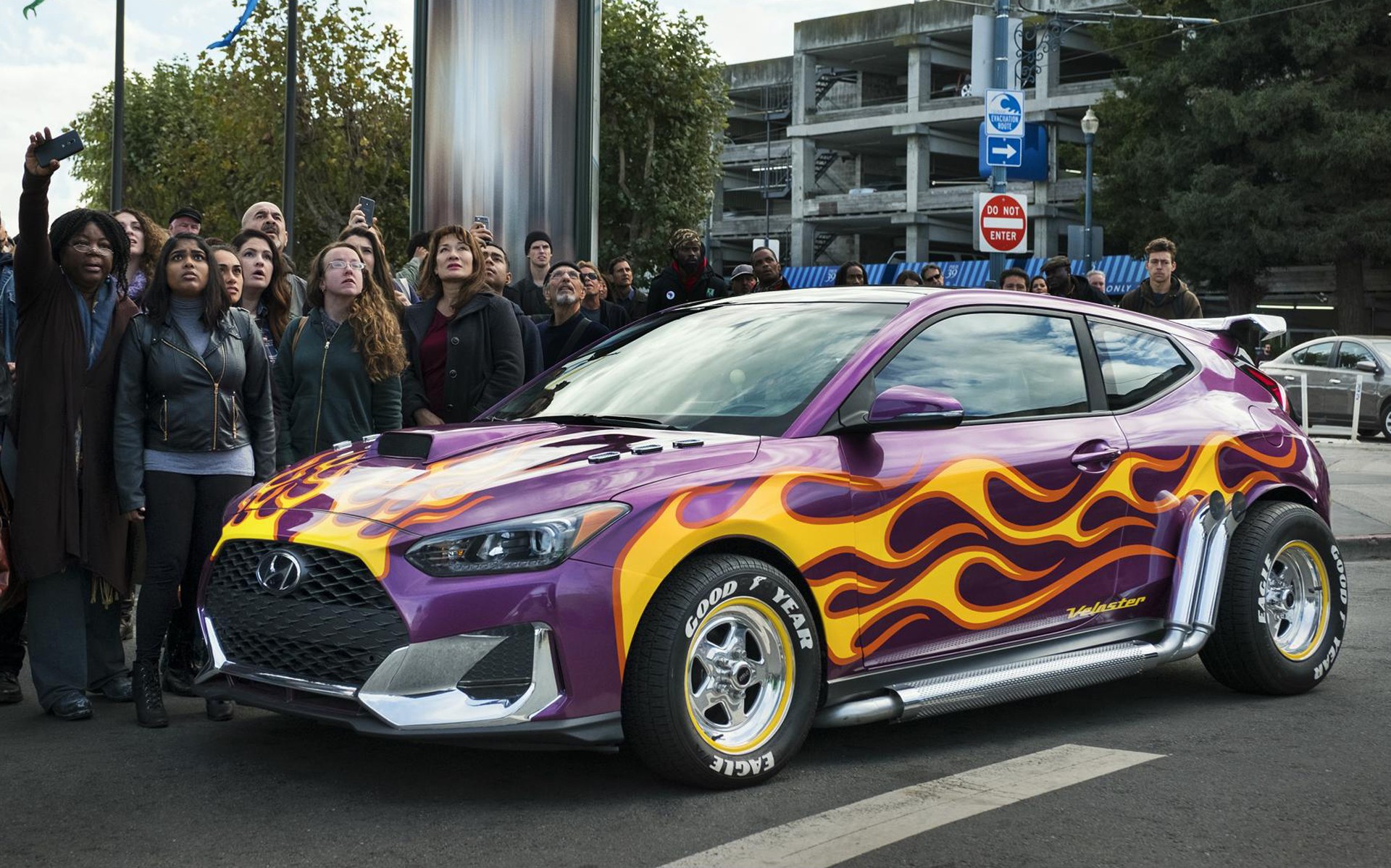 Ο Ant-Man οδηγεί το εντυπωσιακό Hyundai Veloster (video)