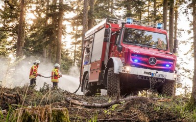 Ένα Mercedes-Benz Unimog σε ρόλο… πυροσβεστικού