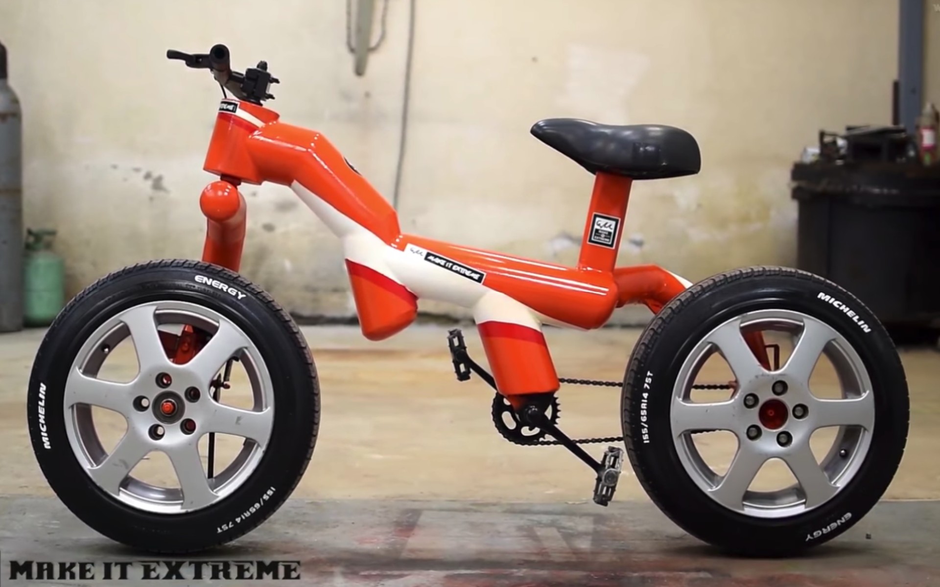 Ποδήλατο με… ρόδες αυτοκινήτου (video)
