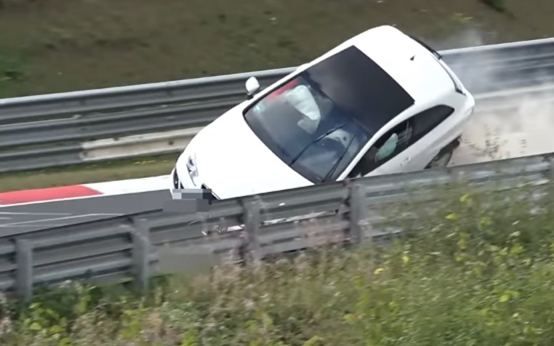 Περίεργο και ταυτόχρονα σκληρό τρακάρισμα στο «Ring» (video)