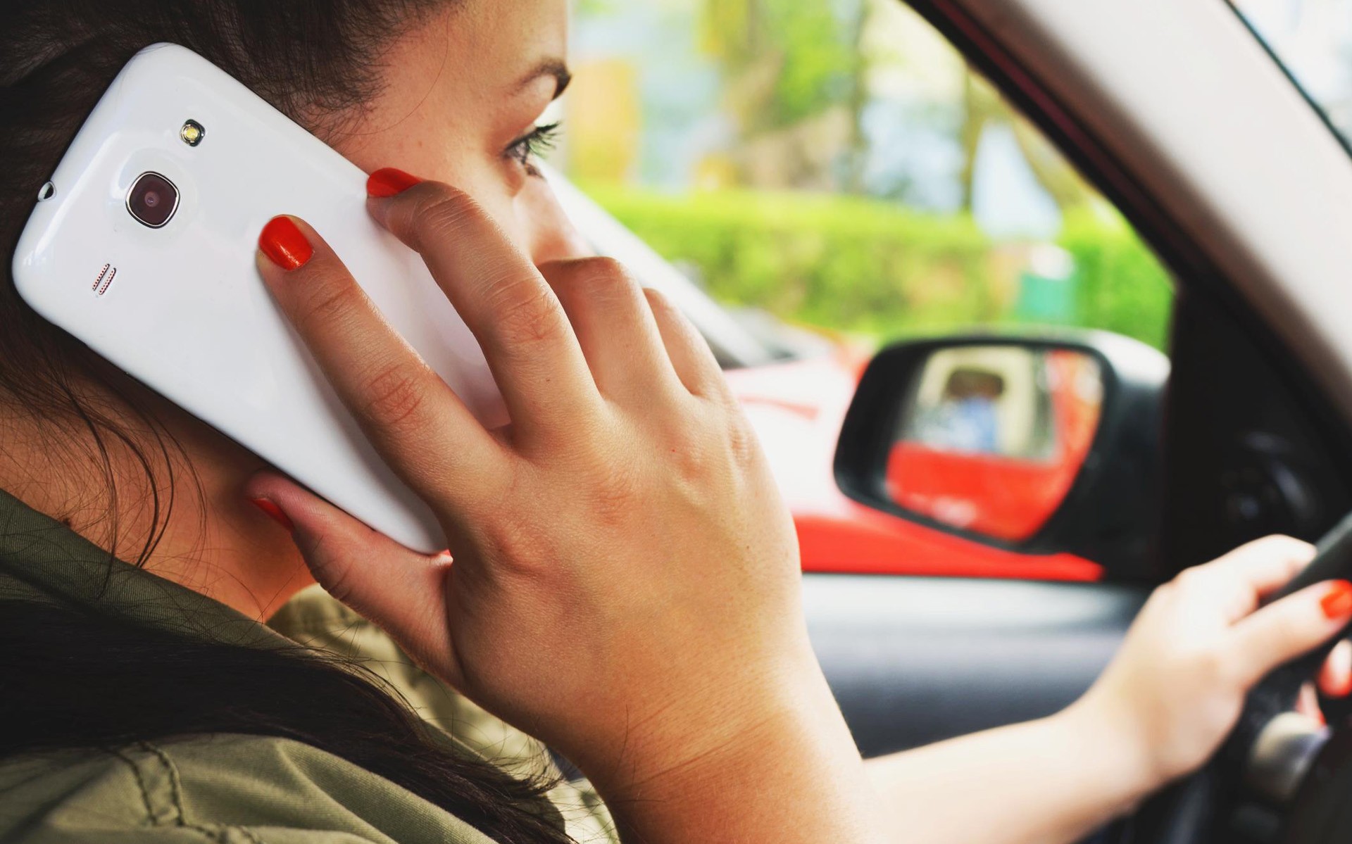 Αφαιρέθηκαν 400 πινακίδες στην Αττική για χρήση κινητού τηλεφώνου