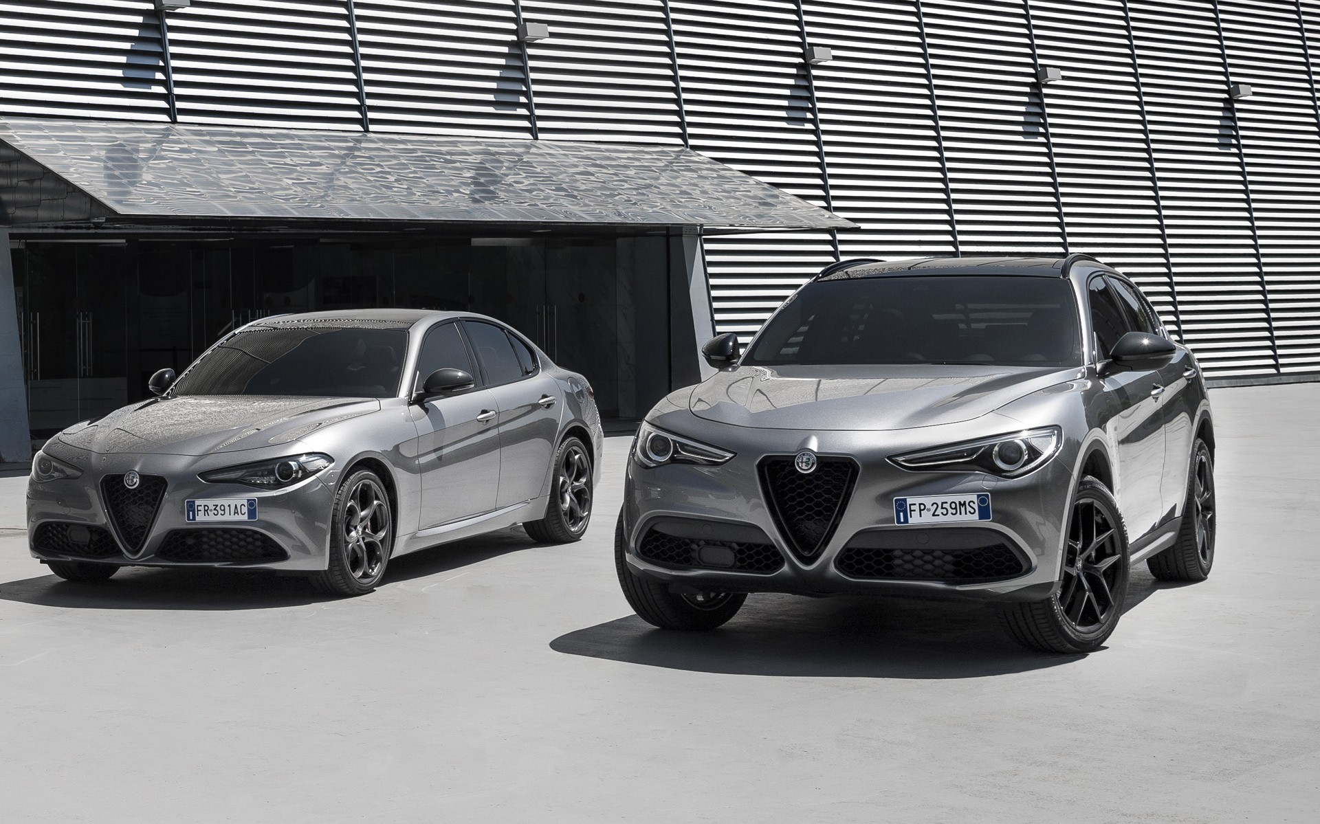 Giulia και Stelvio στο περίπτερο της Alfa Romeo στην Αυτοκίνηση