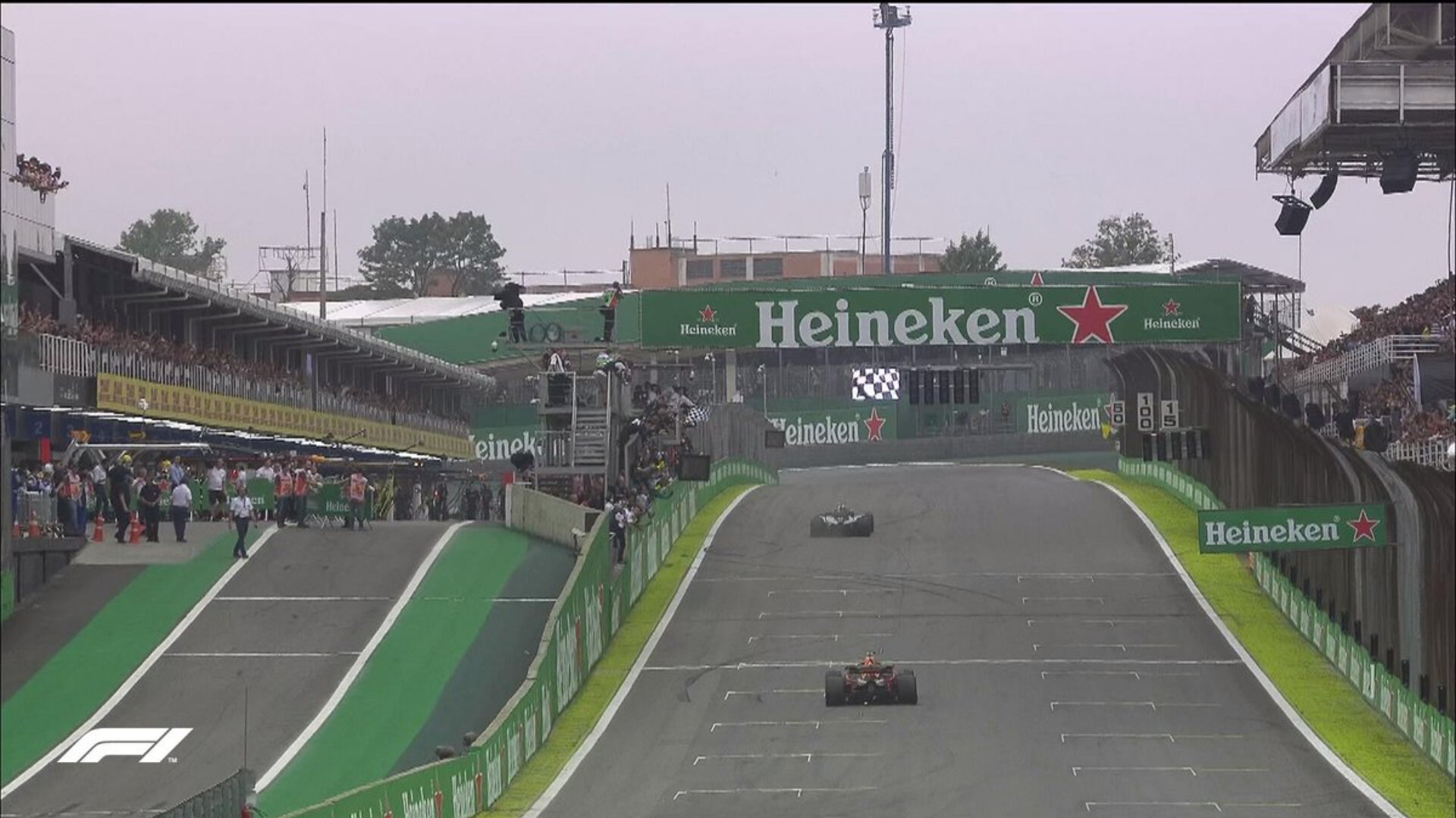 F1: Κέρδισε ο Hamilton – Πρωταθλήτρια η Mercedes