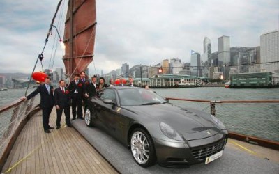 Οι κινέζες αγοράζουν Ferrari