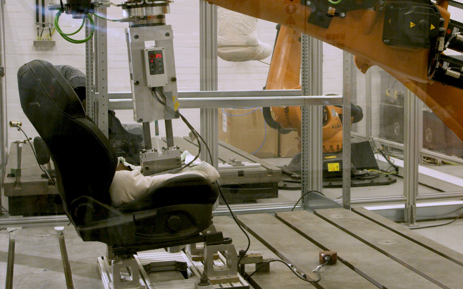 Το “Robutt” της Ford προστατεύει το κάθισμά σας από τον ιδρώτα (vid)