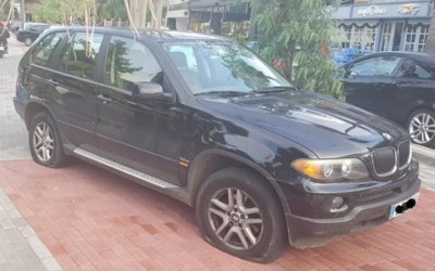 Πάρκαρε σε θέση ΑμεΑ στη Γλυφάδα και του έσκασαν τα λάστιχα