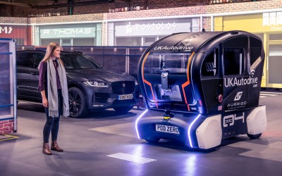 Έτσι θα συνομιλούν τα αυτόνομα οχήματα με τους πεζούς (vid)