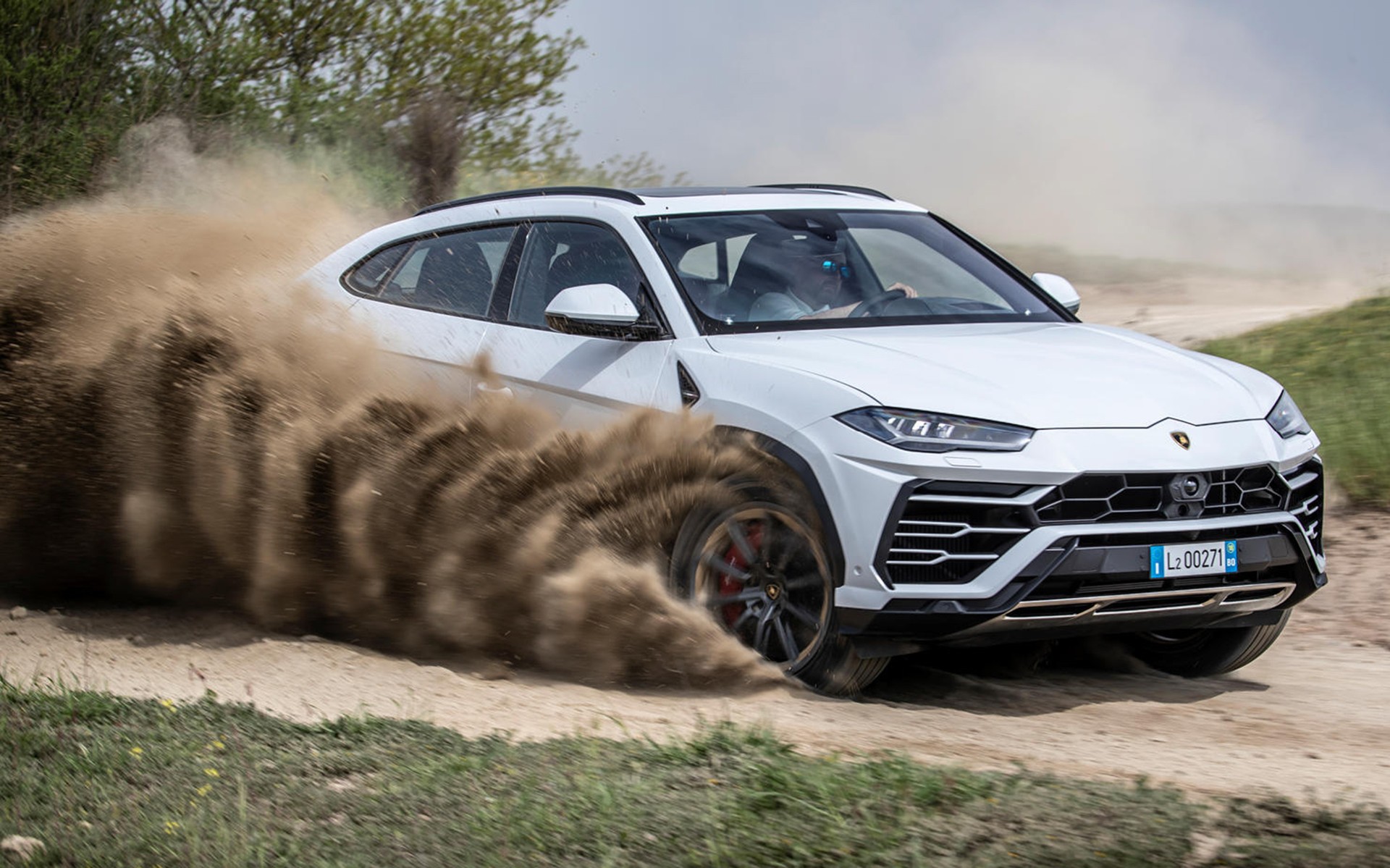 Και η Lamborghini Urus θέλει το off-road πακέτο της (video)