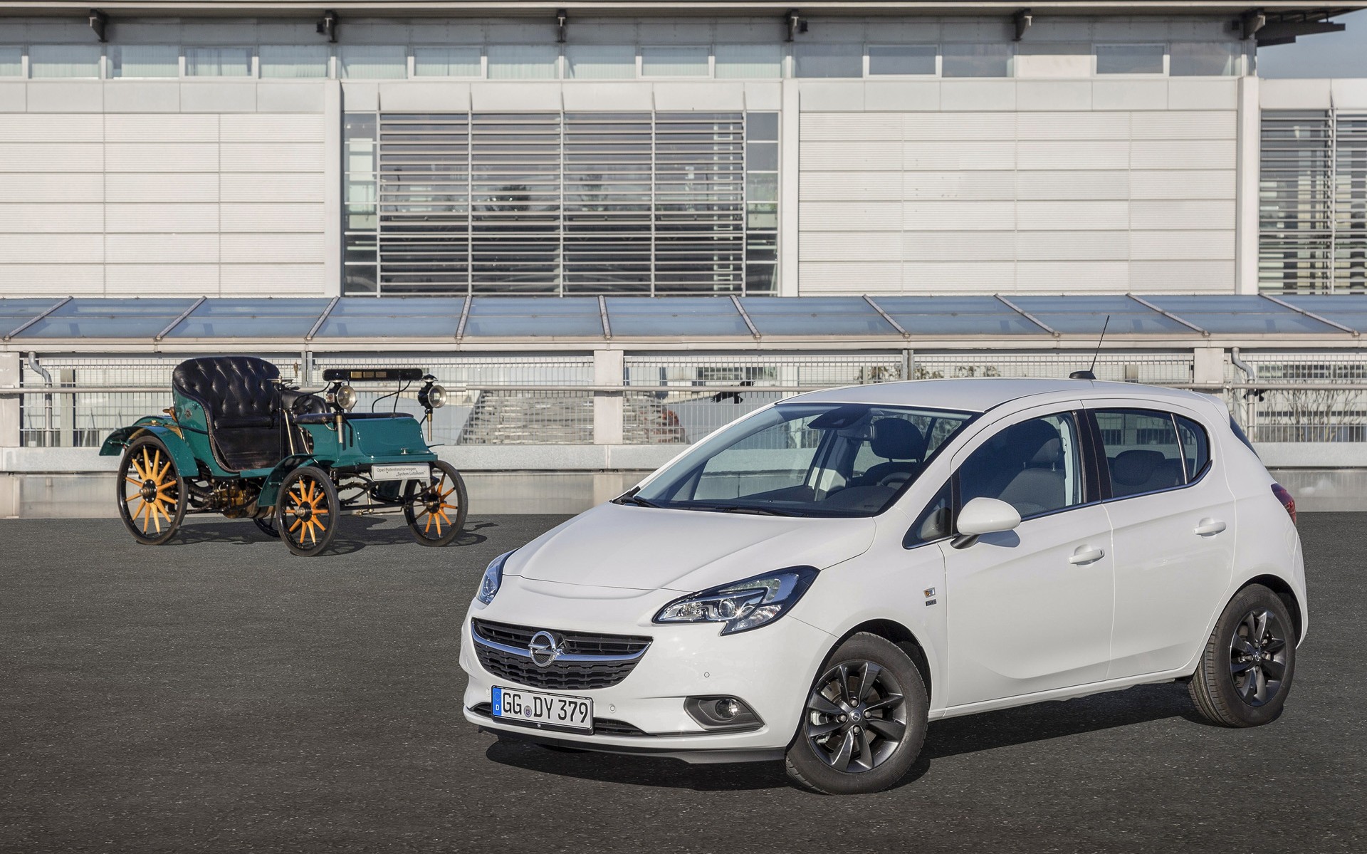 Το επετειακό Opel Corsa 1.4 στην τιμή των 11.690 ευρώ