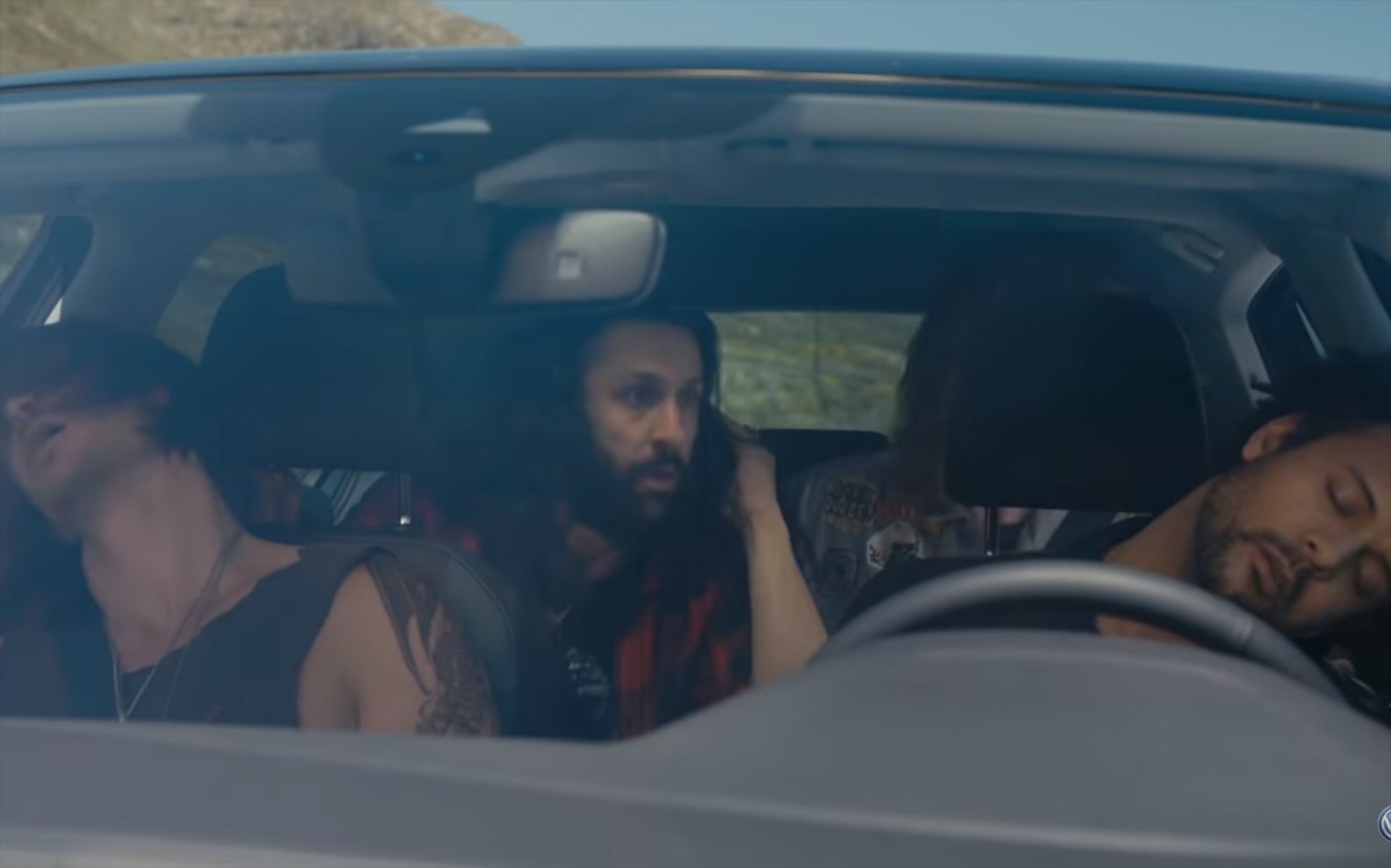 Το Golf σώζει τις ζωές τεσσάρων… εκστασιασμένων μεταλάδων (vid)