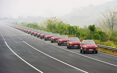 Η μεγαλύτερη παρέλαση αυτόνομων αυτοκινήτων στον κόσμο (video)