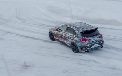 Η νέα Mercedes-AMG A45 με 420+ ίππους και drift mode