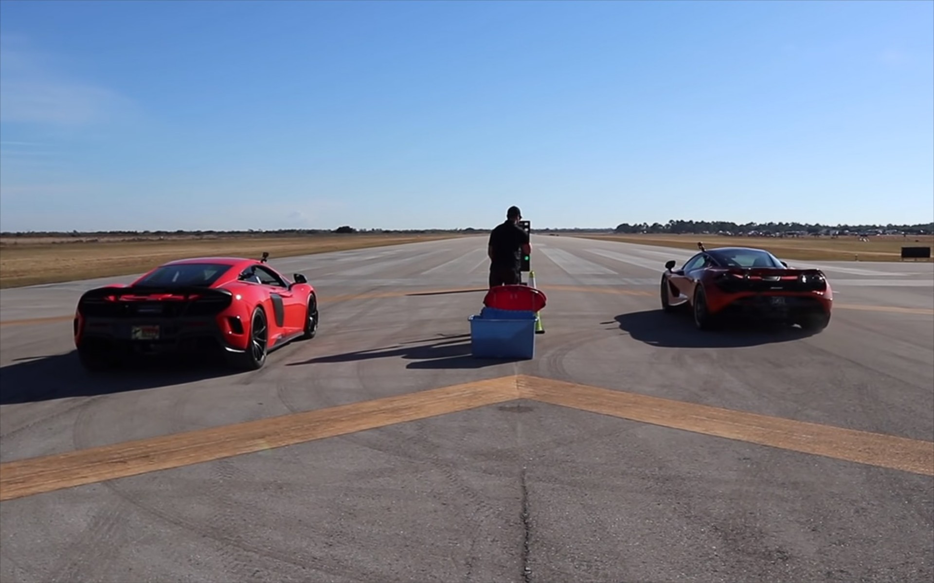 McLaren 720S Vs 675LT: “Εμφύλιος πόλεμος” με ξεκάθαρο νικητή (vid)