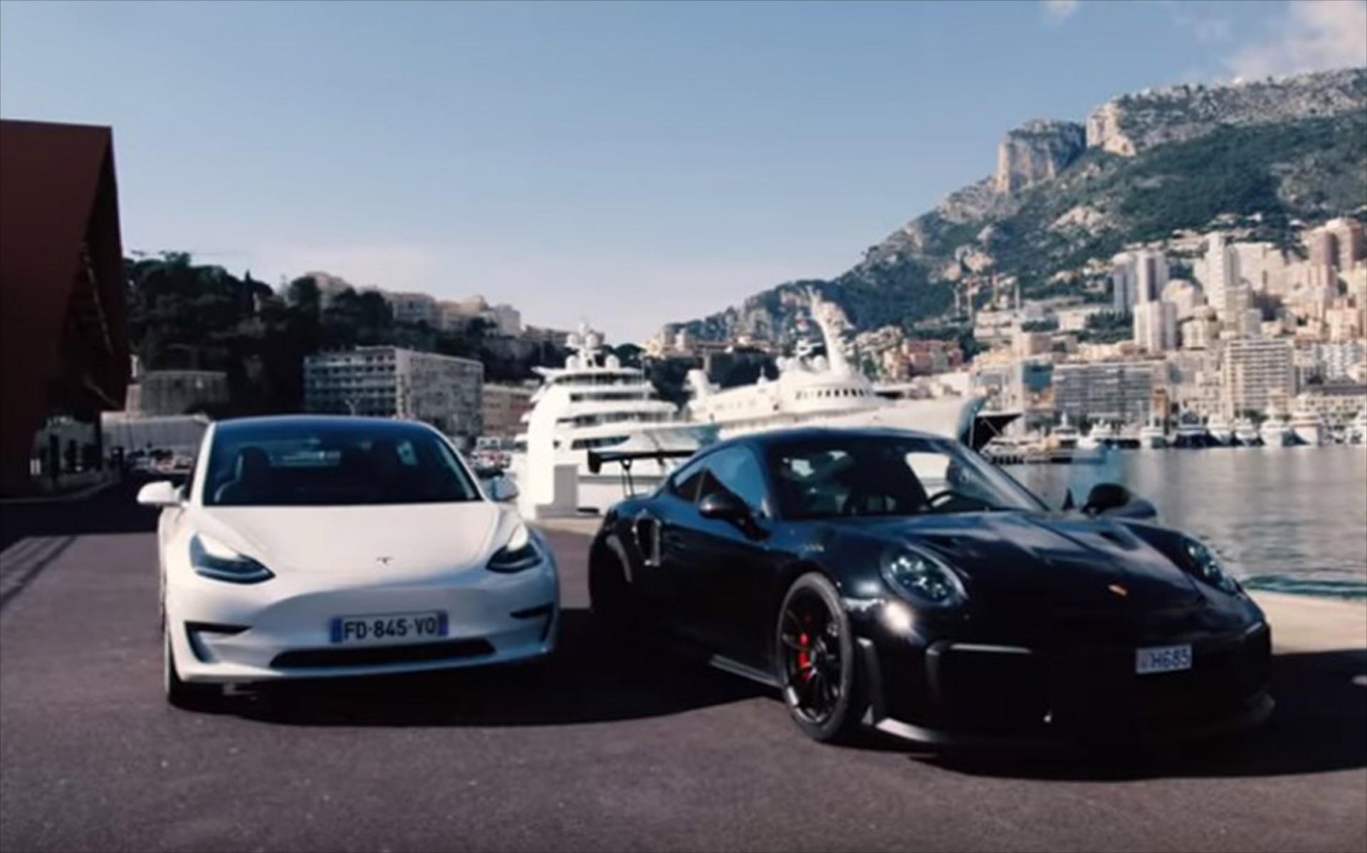 Ποιος θα κερδίσει; Η 911 GT2 RS ή το Tesla Model 3; (vid)