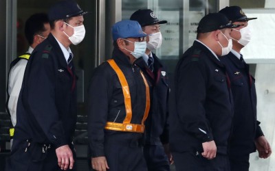 Καμουφλαρισμένος βγήκε από τη φυλακή ο Ghosn! (vid)