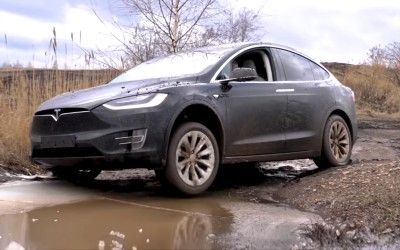 Κάποιος έκανε off-roading με Tesla Model X (video)