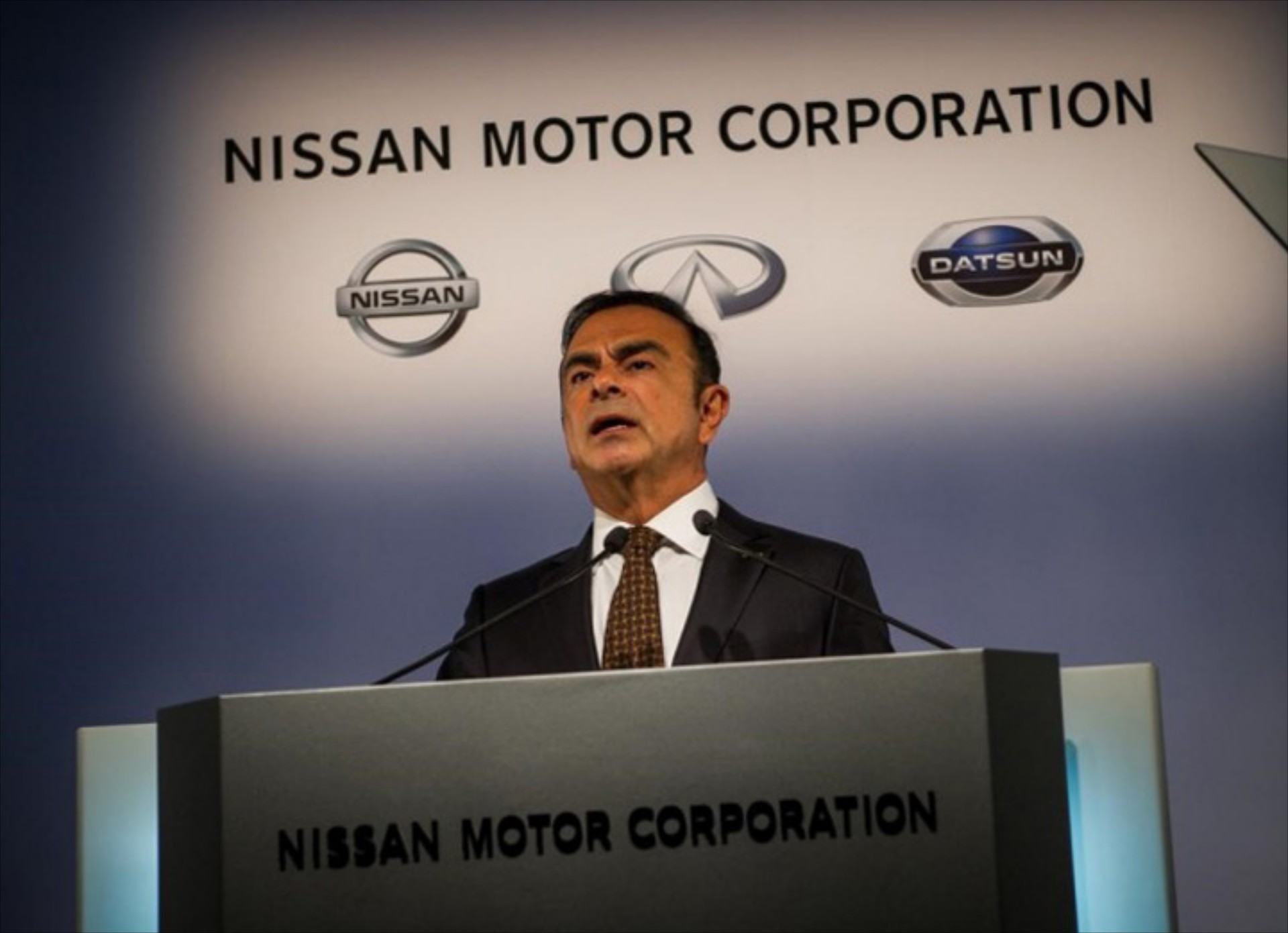 Σύζυγος Ghosn προς γαλλική κυβέρνηση: “Βοηθήστε τον Carlos!”