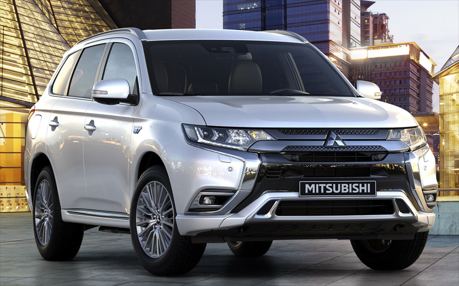 Mitsubishi Outlander PHEV: Έφτασε τις 200.000 πωλήσεις παγκοσμίως