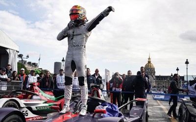 Formula E: «Χόρεψε» στη βροχή του Παρισιού ο Frijns (vid)