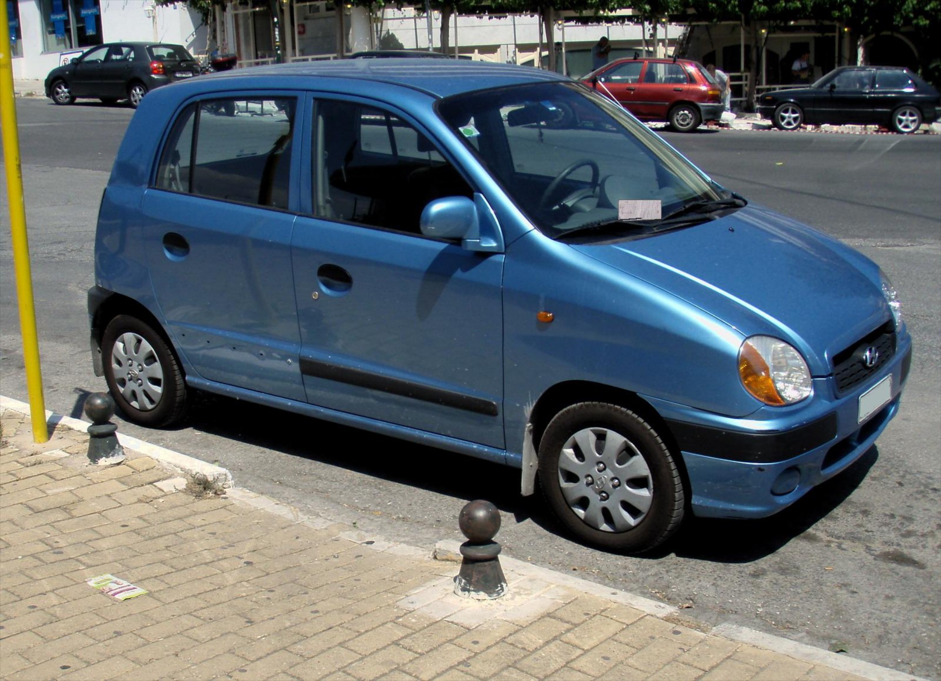 Σχεδόν ένας στους δύο οδηγούς σταθμεύει παράνομα