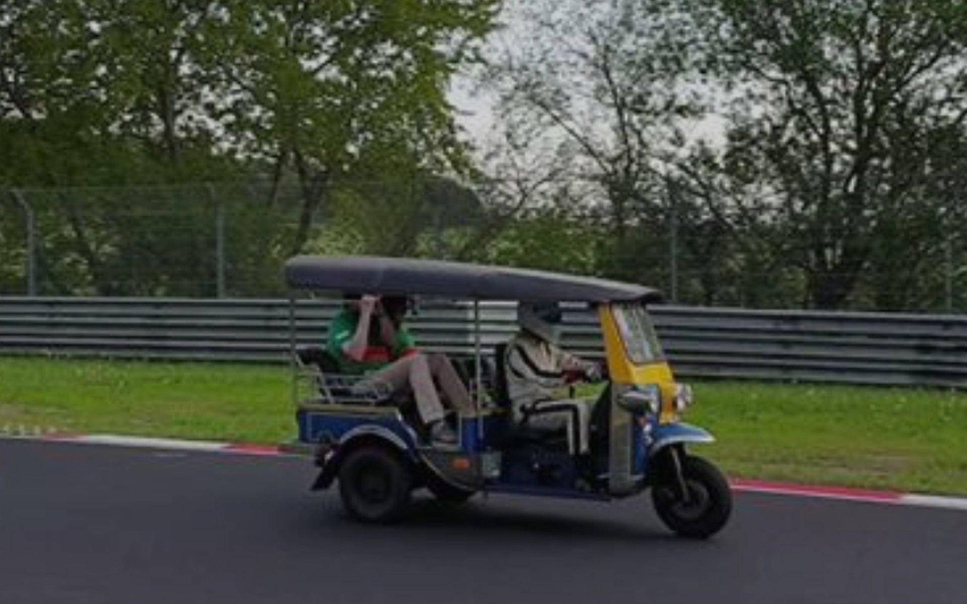 Τι χρόνο έκανε ένα Tuk-Tuk στο Nurburgring; (video)
