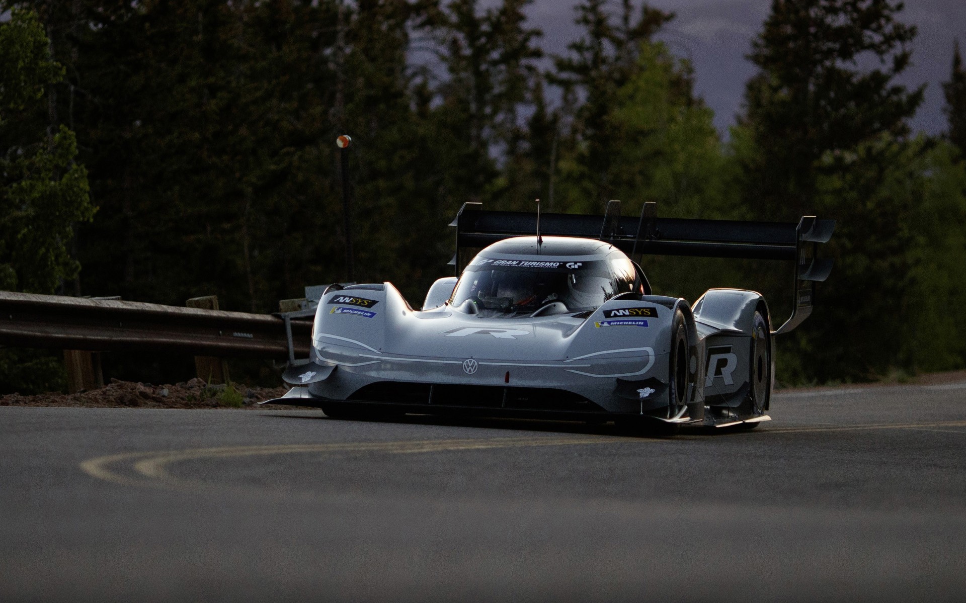 Το Volkswagen I.D. R έσπασε και το ρεκόρ του “Ring” (video)

