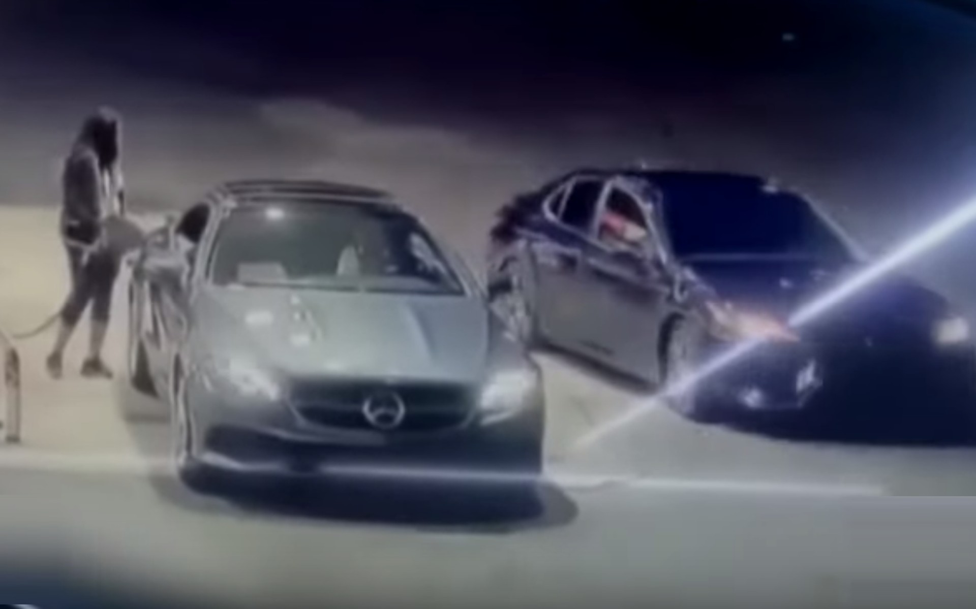 Πώς λέτε να έσωσε τη Mercedes-Benz της; (video)
