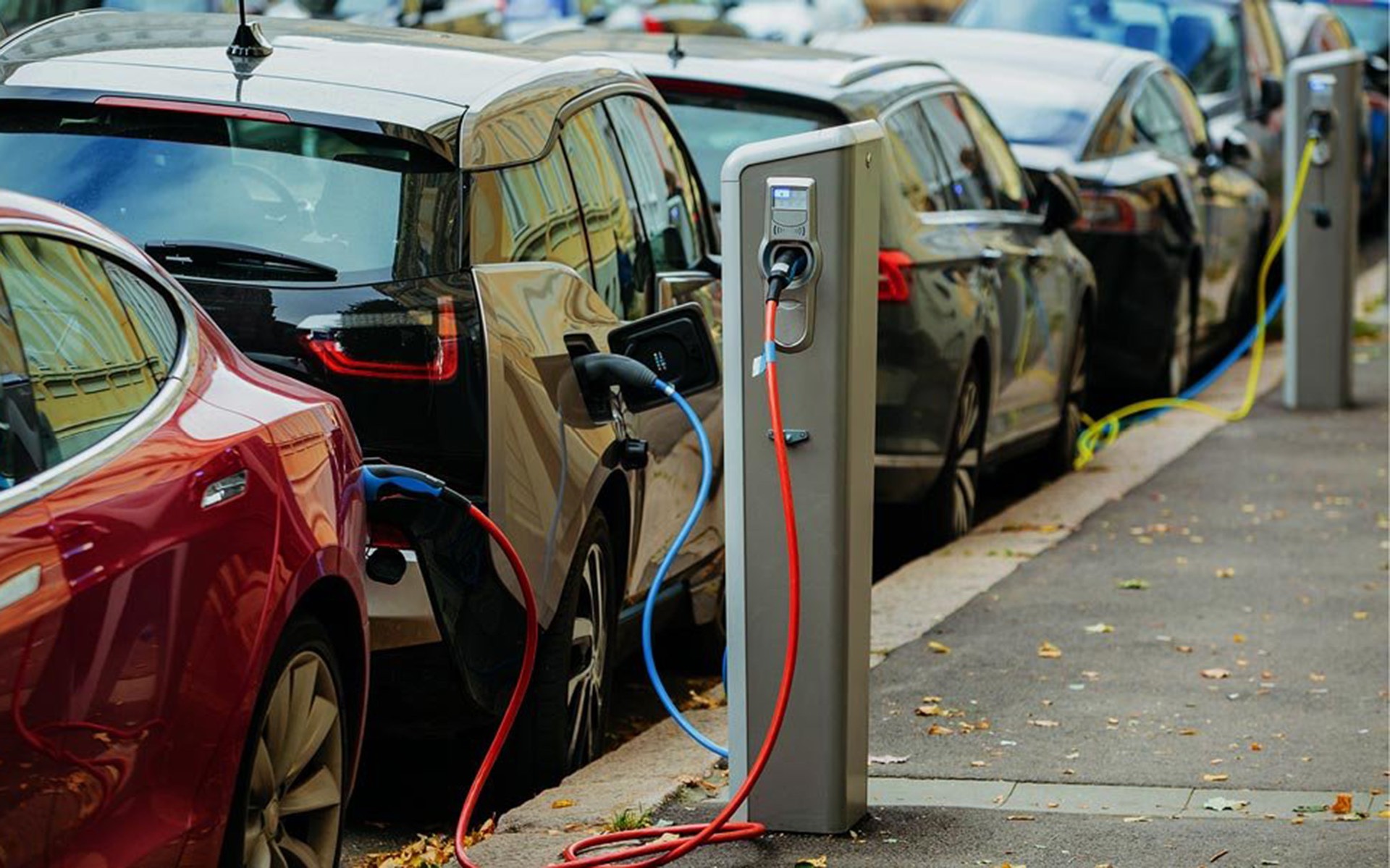 Τα 5 μοντέλα που μπαίνουν στην… πρίζα και σαρώνουν στην Ελλάδα το 2019