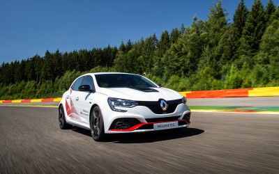 Renault Megane R.S Trophy- R: “Ισοπεδώνει” κάθε ρεκόρ