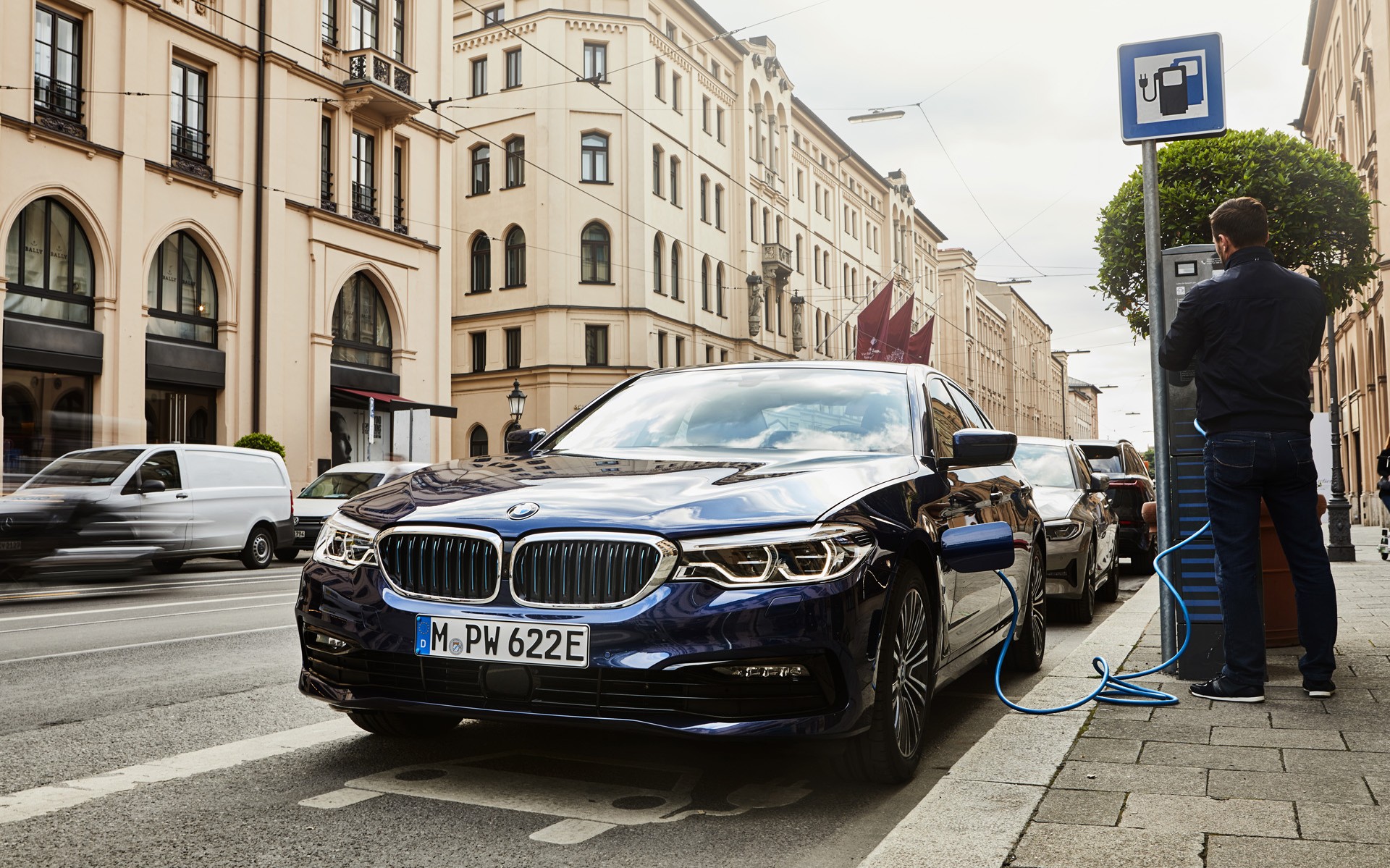 Η υβριδική BMW 5 με αυξημένη ηλεκτρική αυτονομία