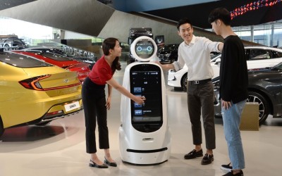 Συνεργασία Hyundai-LG: Υπάλληλος ρομπότ εξυπηρετεί τους πελάτες