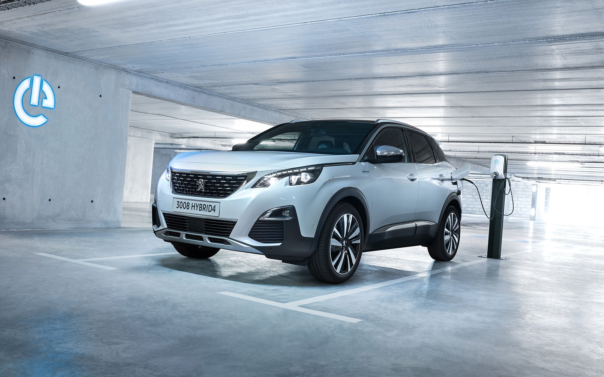 Νέο Peugeot 3008 SUV GT Hybrid4 με 300 ίππους!