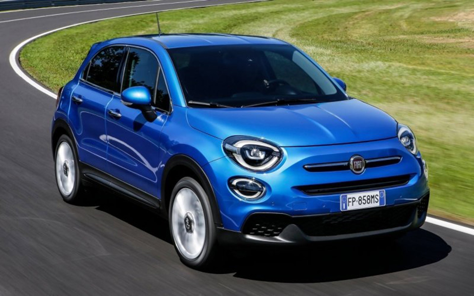 Fiat 500X: Σας κρατάει ενημερωμένους για όσα συμβαίνουν στον κόσμο