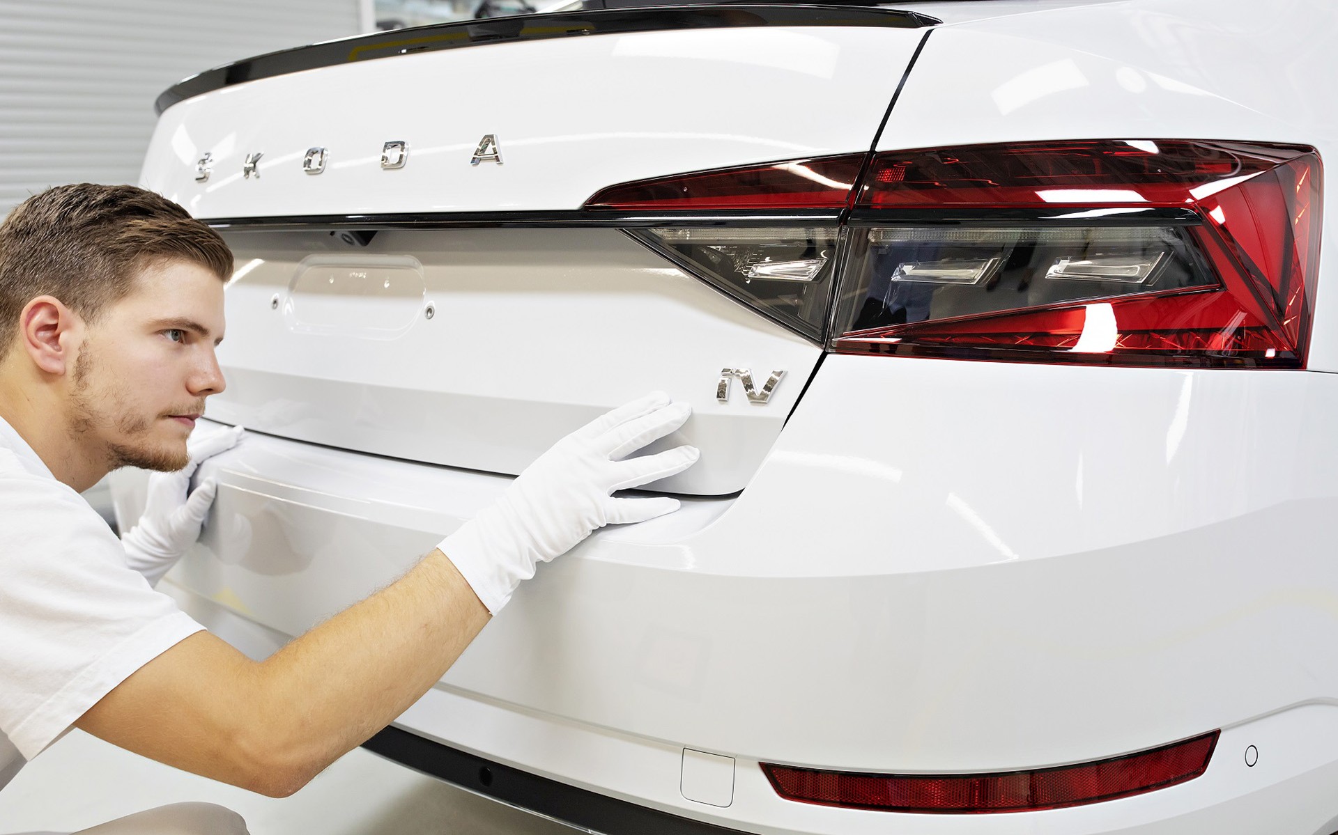 Το πρώτο plug-in υβριδικό Skoda Superb iV είναι γεγονός!