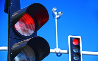 Ποιο είναι το πρόστιμο αν περάσεις με κόκκινο φανάρι;