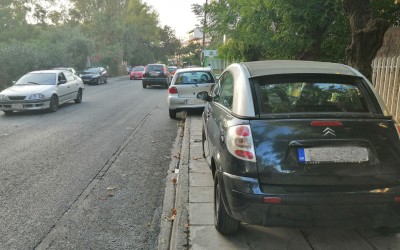 Στο στόχαστρο της Τροχαίας όσοι παρκάρουν σε πεζοδρόμια