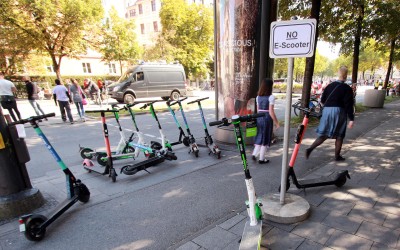 Έχασαν το δίπλωμα οδήγησης επειδή οδηγούσαν μεθυσμένοι ηλεκτρικό πατίνι