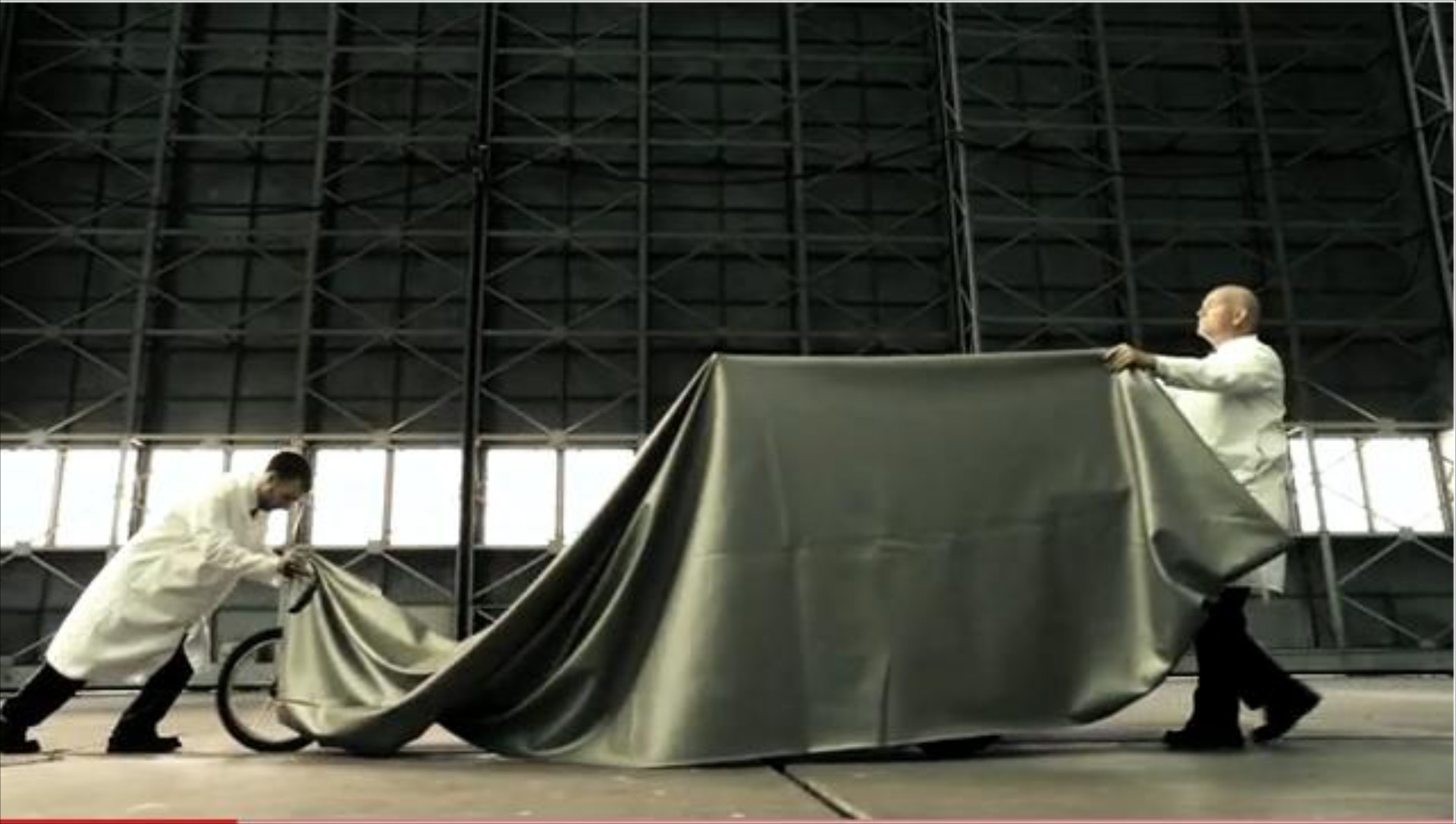 Αυτοκίνητο κινείται με Mentos και Coca Cola

