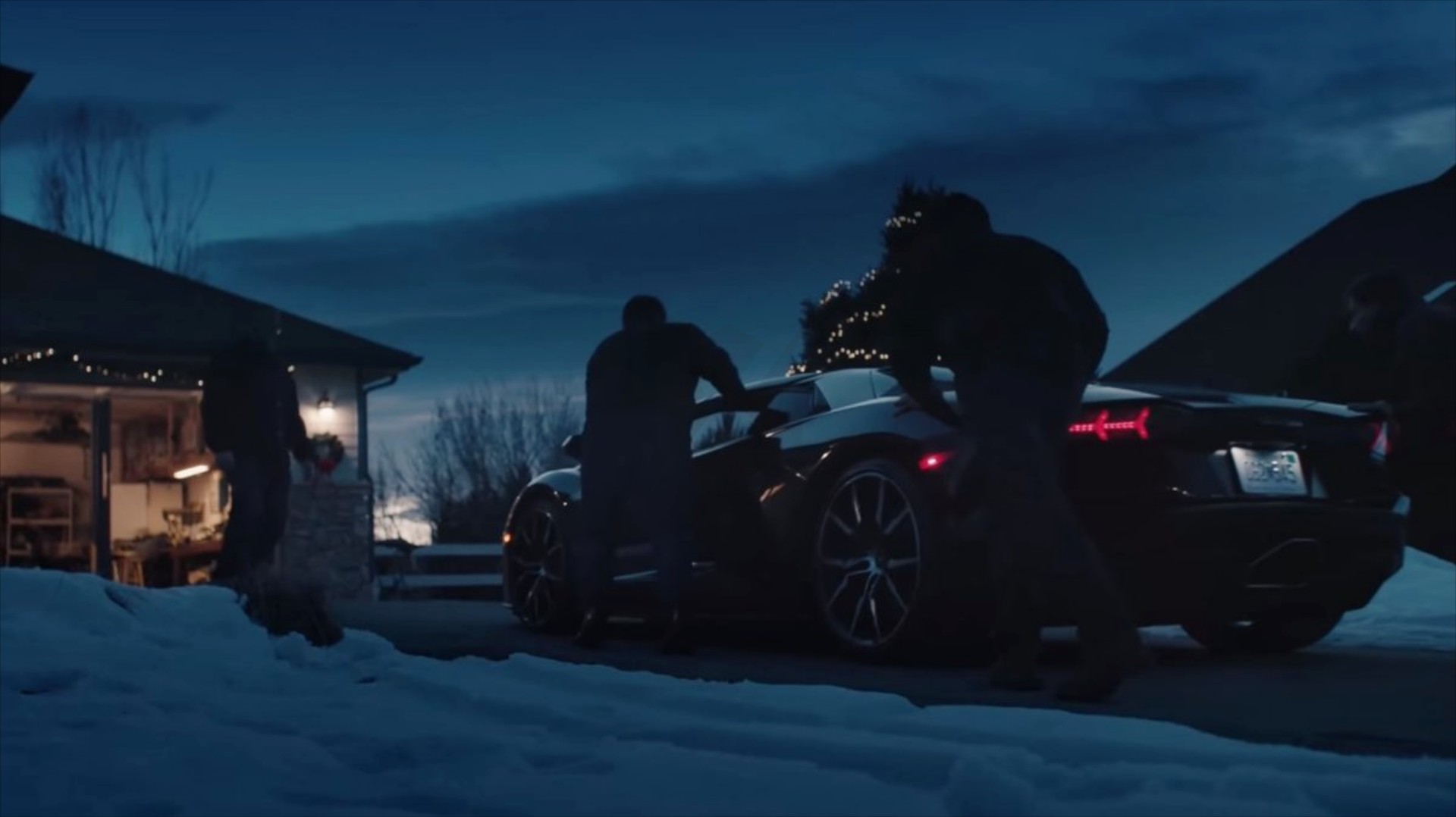 O Άγιος Βασίλης για τον 12χρονο Xander ήρθε με μια... Aventador! (video)