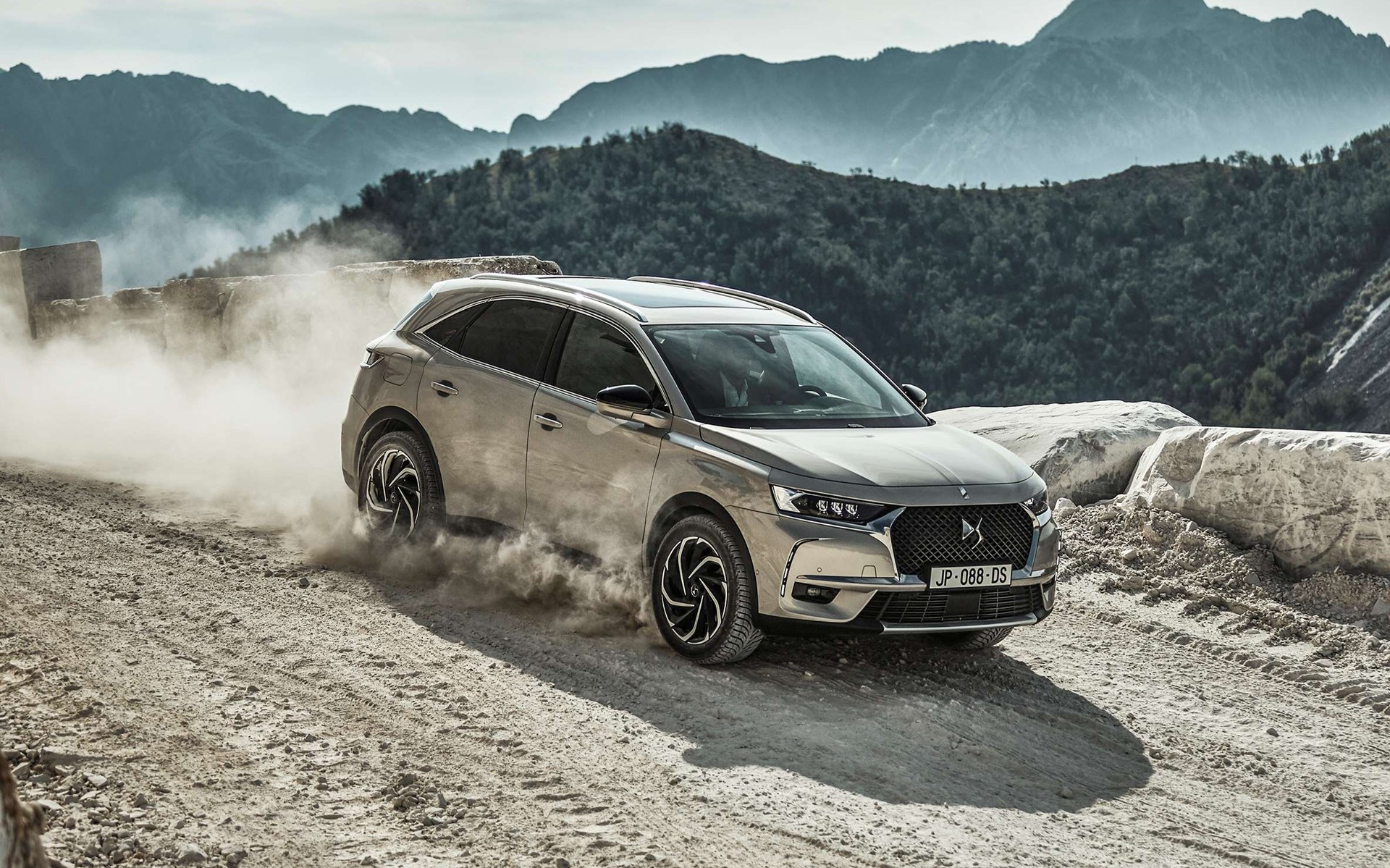 Ήρθε το υβριδικό DS 7 Crossback E-Tense. Δες τις τιμές του