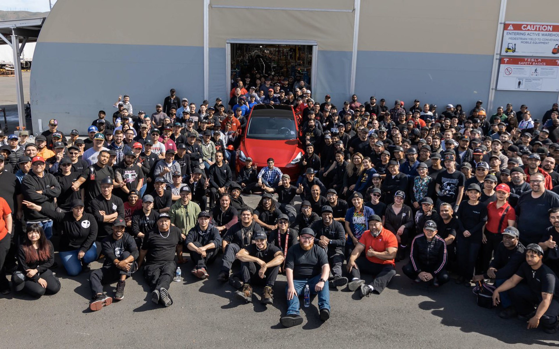 Το 1 εκατομμύριο αυτοκίνητα έφθασε η Tesla!