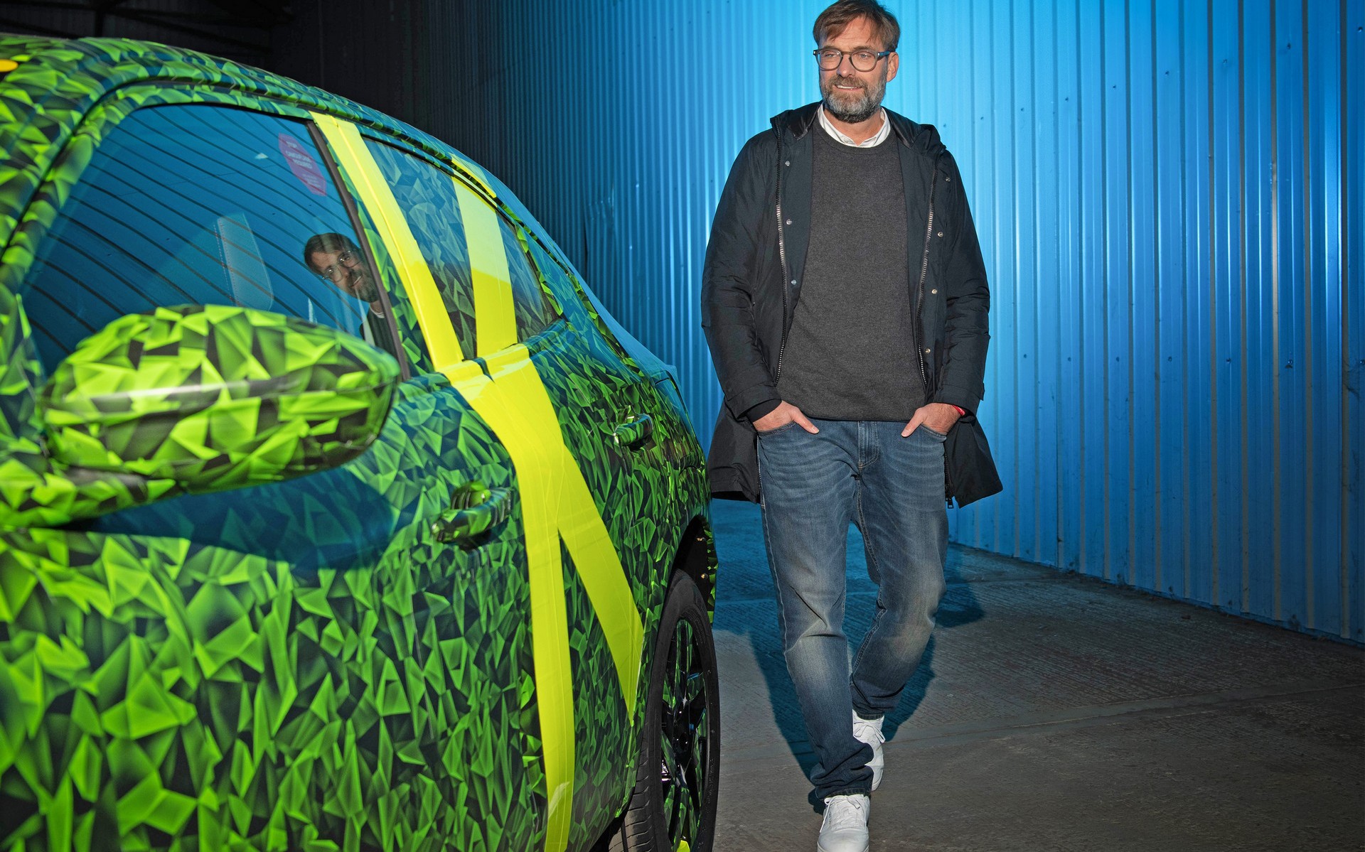 Ο Jurgen Klopp στο Τιμόνι του Νέου Opel Mokka-e (video)